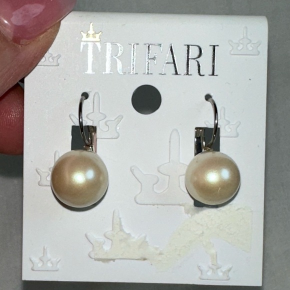 Trifari Pearl Drop Earrings - Picture 1 of 2